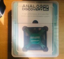 اسیلوسکوپ، لاجیک آنالایزر و فانکشن ژنراتور Analog Discovery 2 محصول مشترک شرکت های Digilent, Xilinx, Analog Devices
