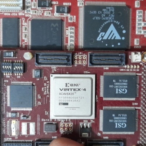 (FPGA Xilinx Virtex 4 (XC4VSX35-10FF668