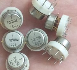 lm709hm فلزی پایه طلایی