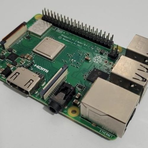 Raspberry Pi 3 Model B+ همراه با کیس