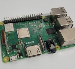 Raspberry Pi 3 Model B+ همراه با کیس
